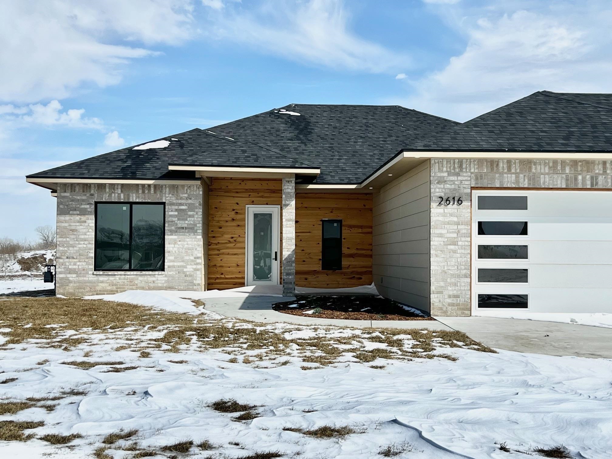Property Photo: 2616 S Willow Oak St KS 67230
