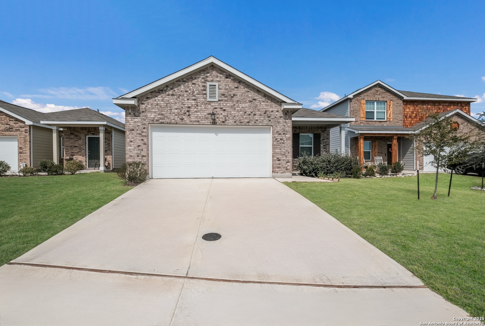 Property Photo: 5923 Pearl Mdw TX 78109