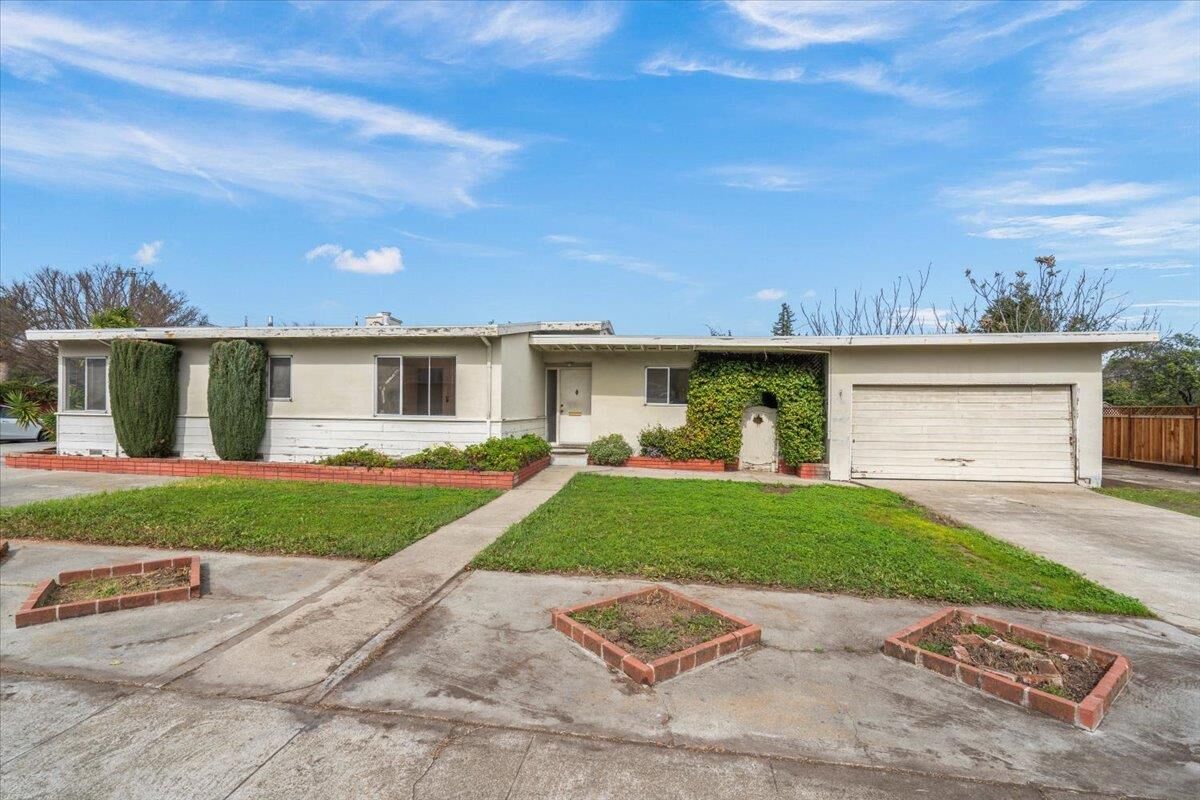 Property Photo: 15201 Carlton Avenue CA 95124