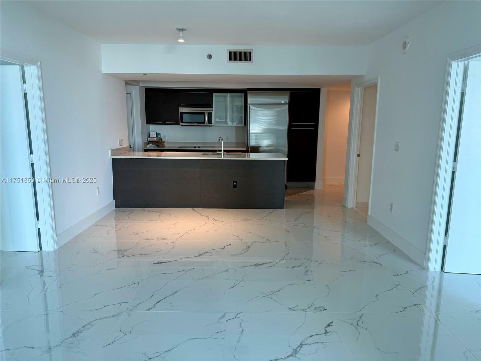 Property Photo: 55 SE 6th St 1603 FL 33131