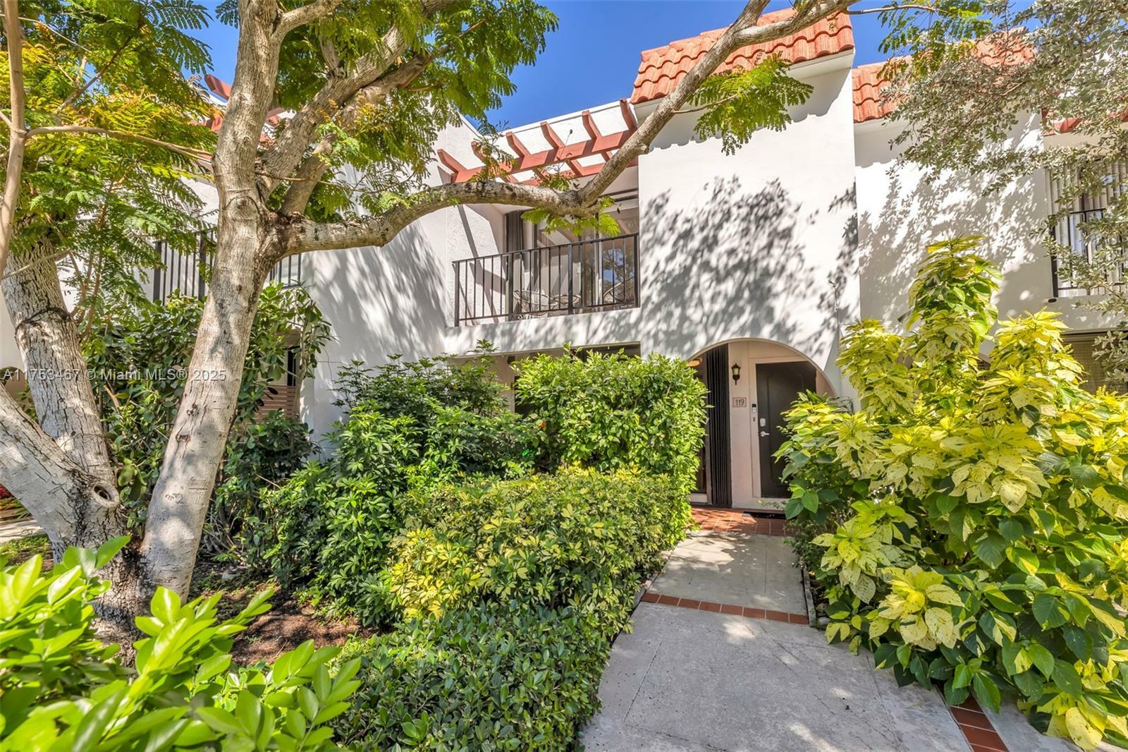 Property Photo:  265 Grapetree Dr 119  FL 33149 