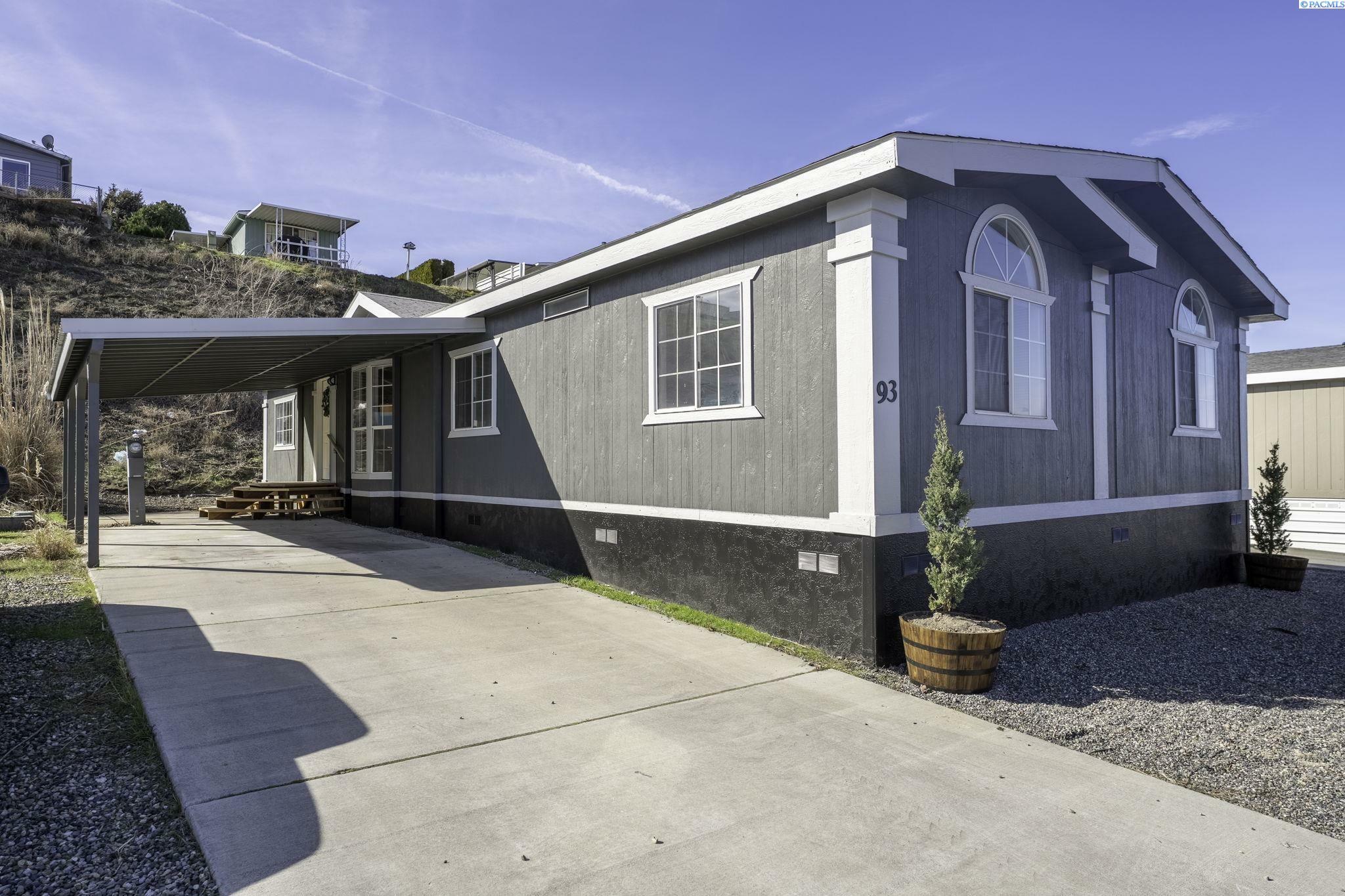 Property Photo: 93 Ridgecliff Drive WA 99352