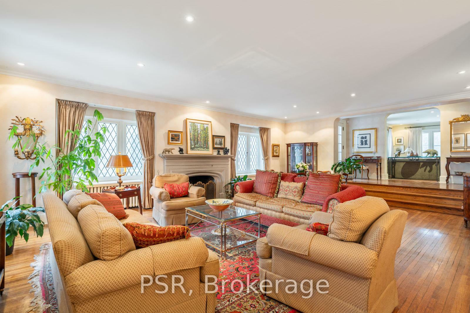Property Photo: 13 Old Forest Hill Rd ON M5P 2P6