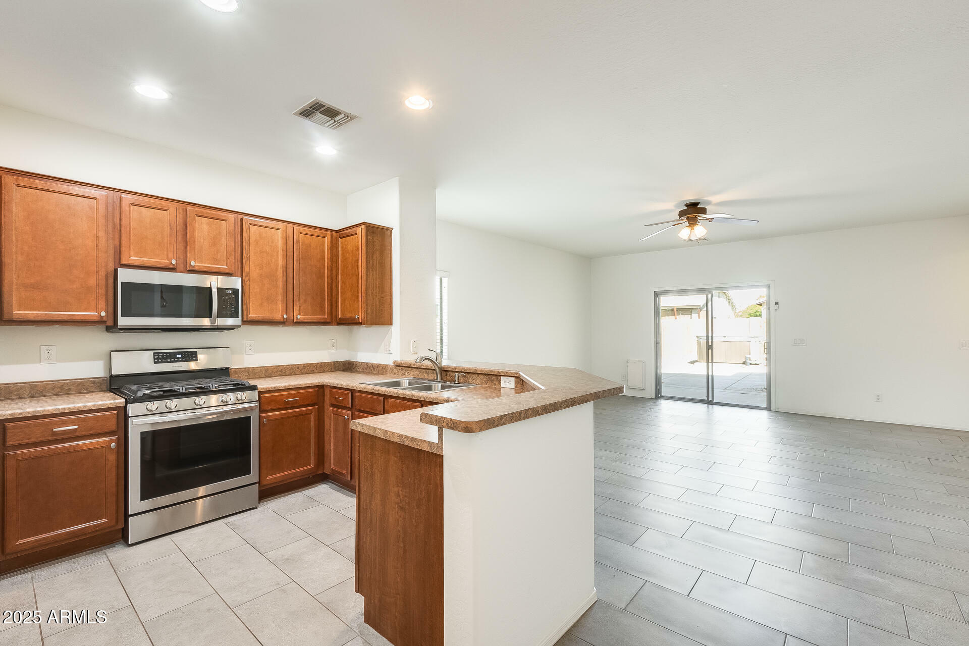 Property Photo: 328 W Dragon Tree Avenue AZ 85140
