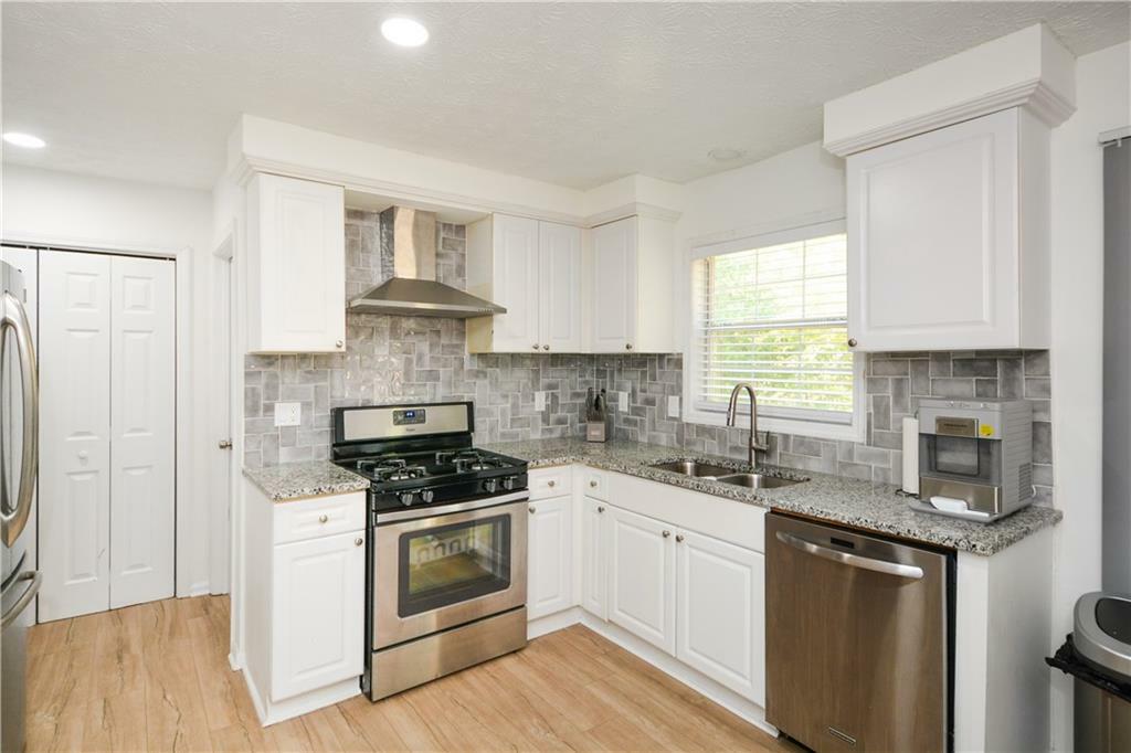 Property Photo: 2133 Creekview Trail GA 30035