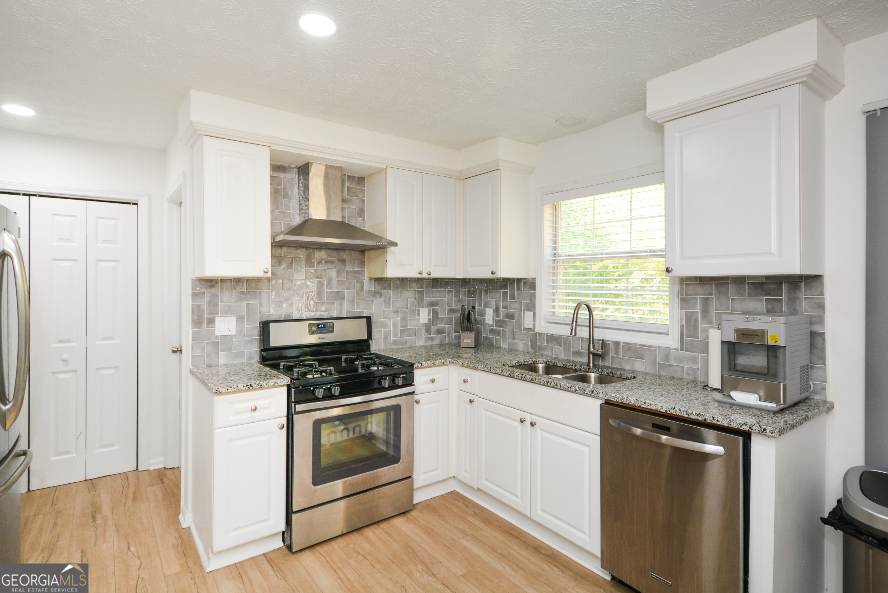 Property Photo: 2133 Creekview Trail GA 30035