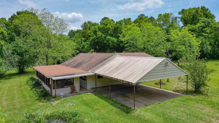 Property Photo: 980 Hill Farm Rd Road TX 77331