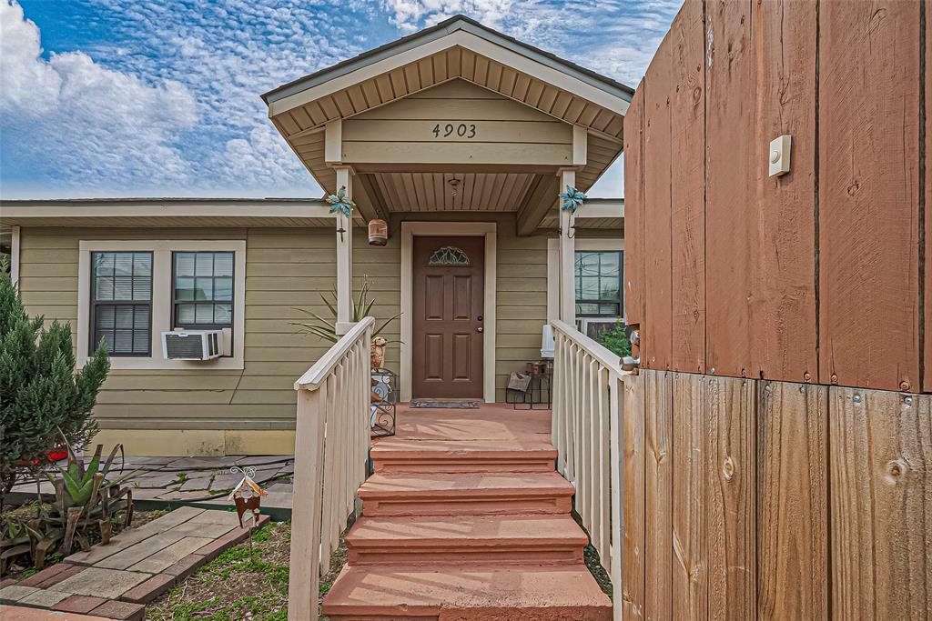 Property Photo: 4903 Hoffman Street TX 77026