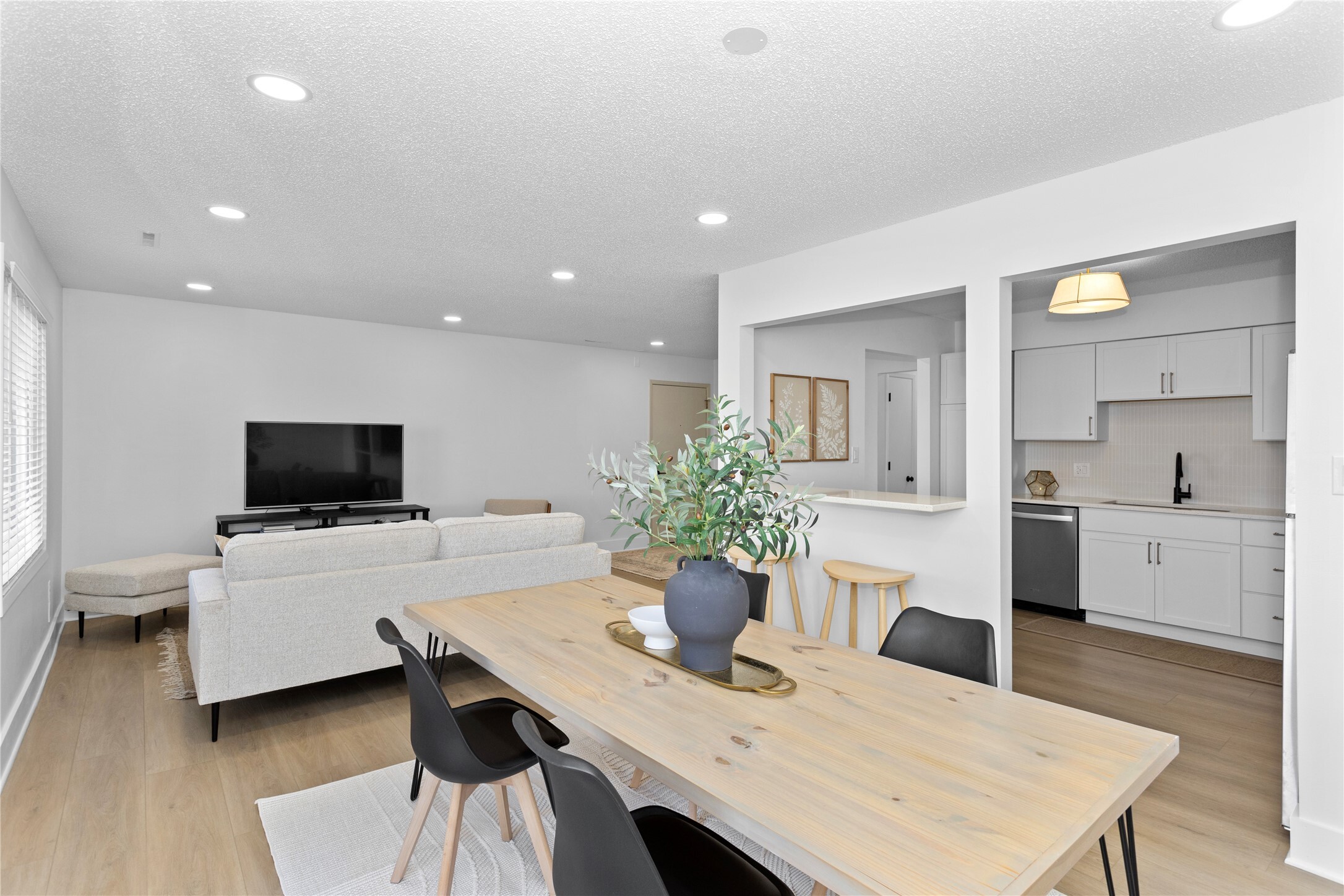 Property Photo: 4865 Woodland Avenue 1 IA 50266