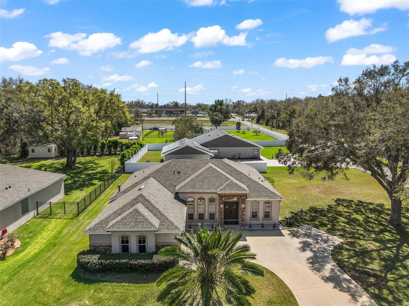 Property Photo: 13800 Wellington Lane FL 32735