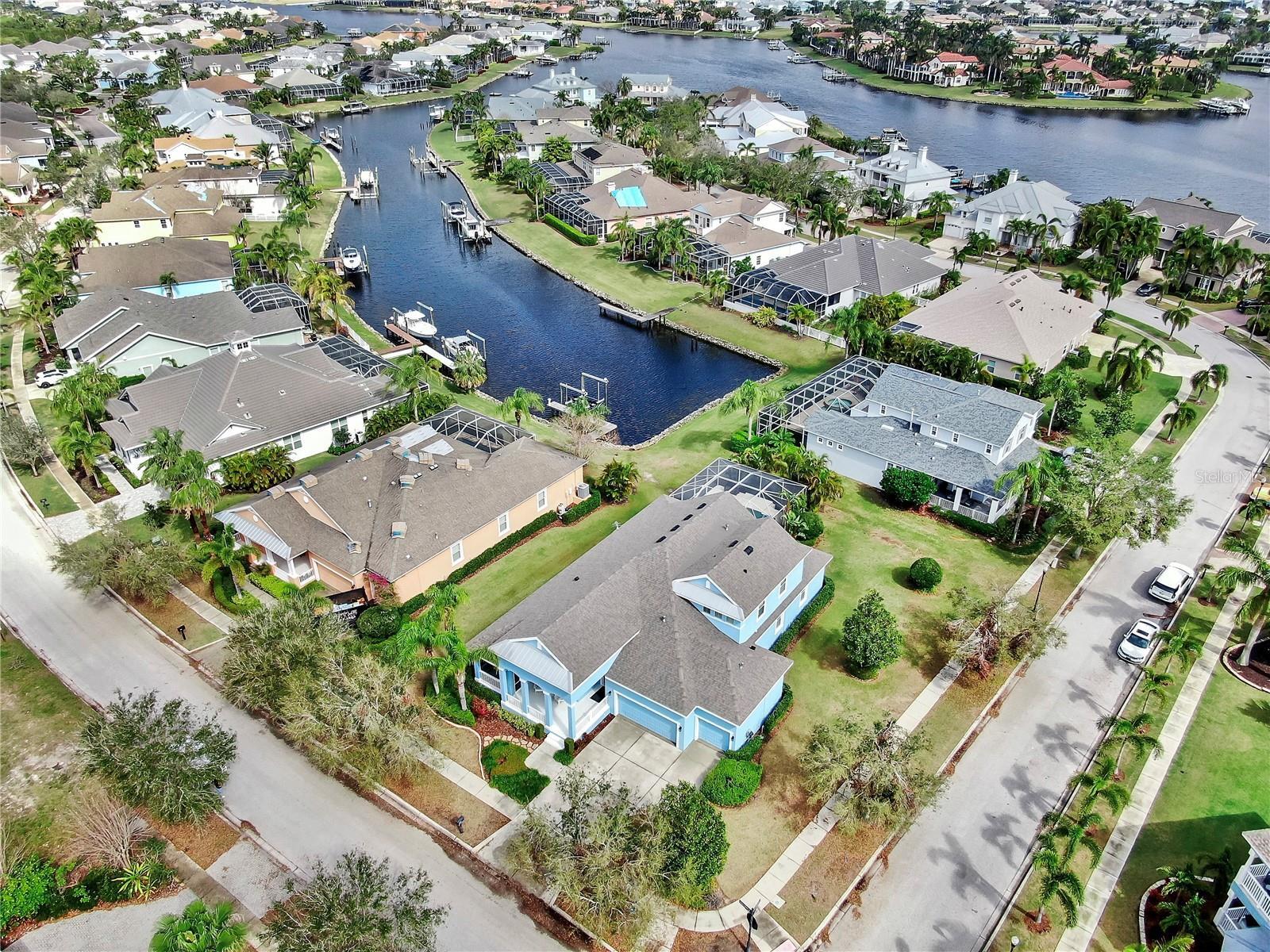 Property Photo: 613 Manns Harbor Drive FL 33572