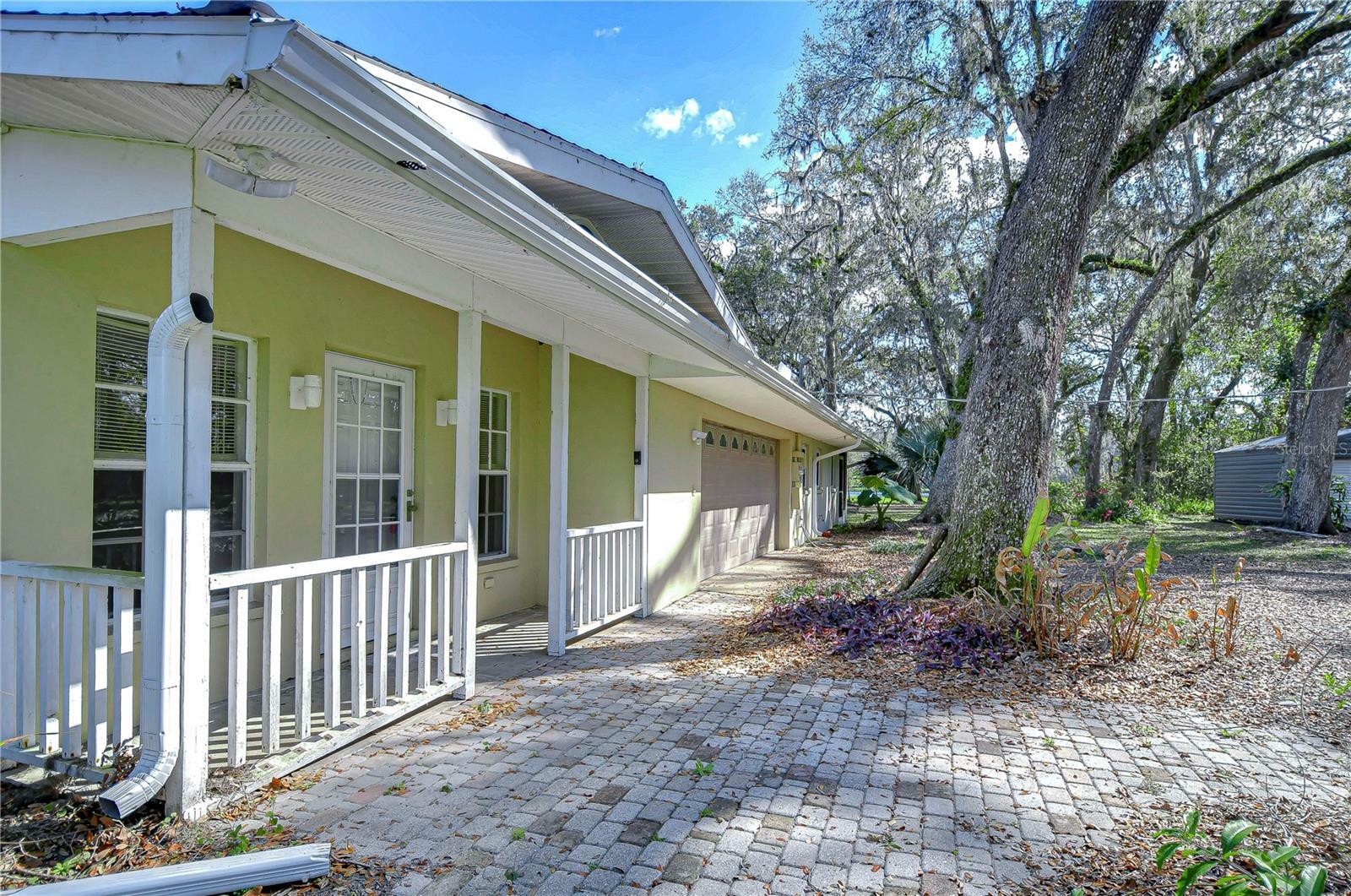 Property Photo:  13908 Paradise Lane  FL 33525 