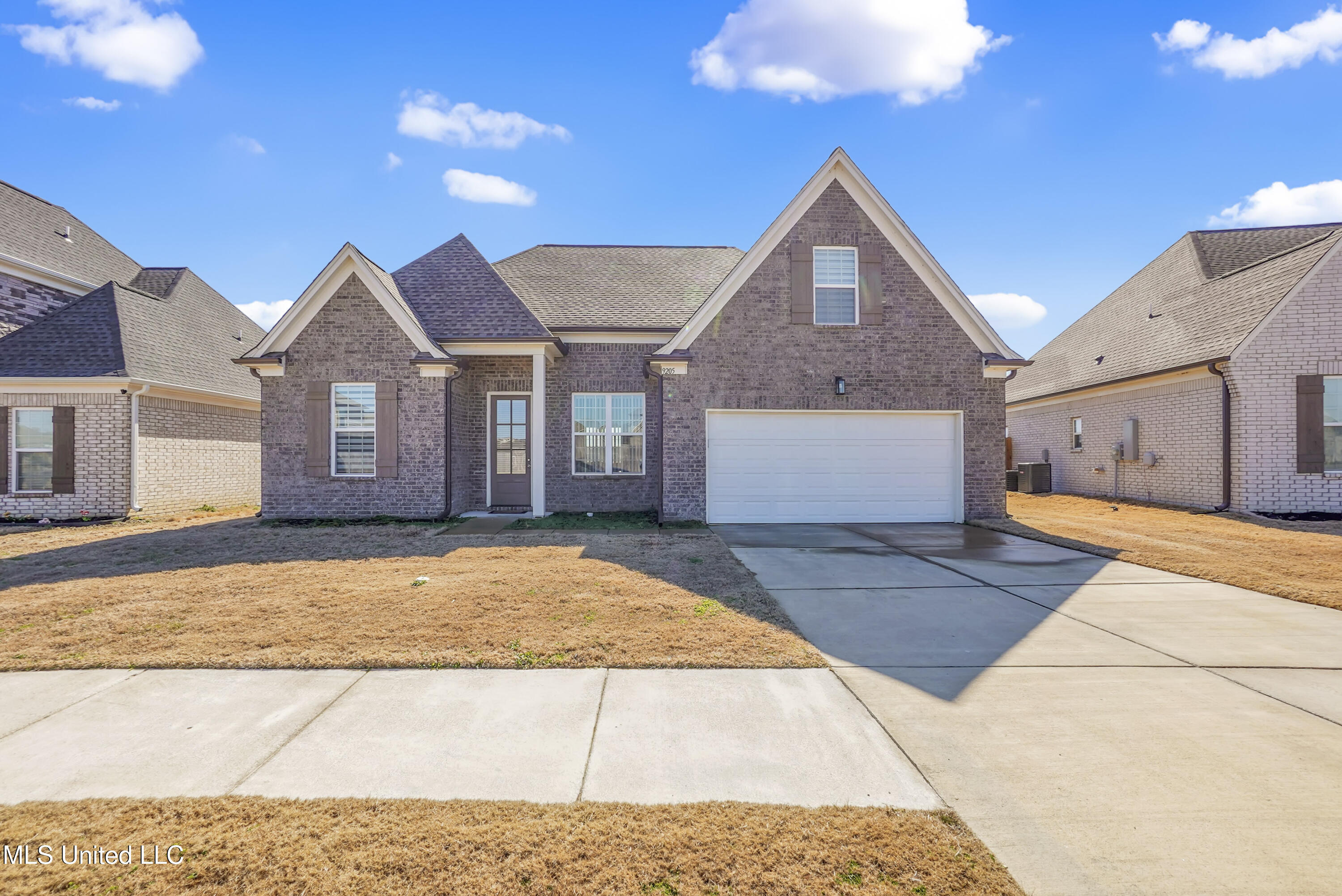 Property Photo:  9205 S Lakeside Circle  MS 38680 