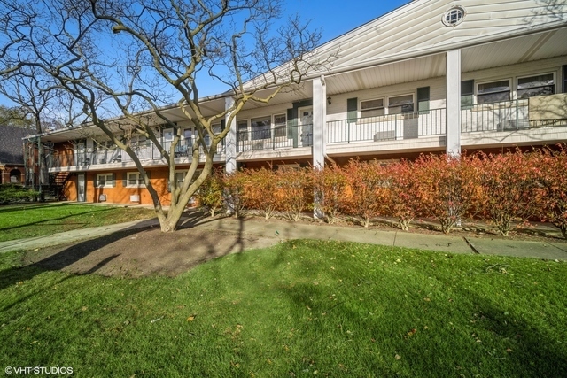 Property Photo: 1337 First Street 1337 IL 60062