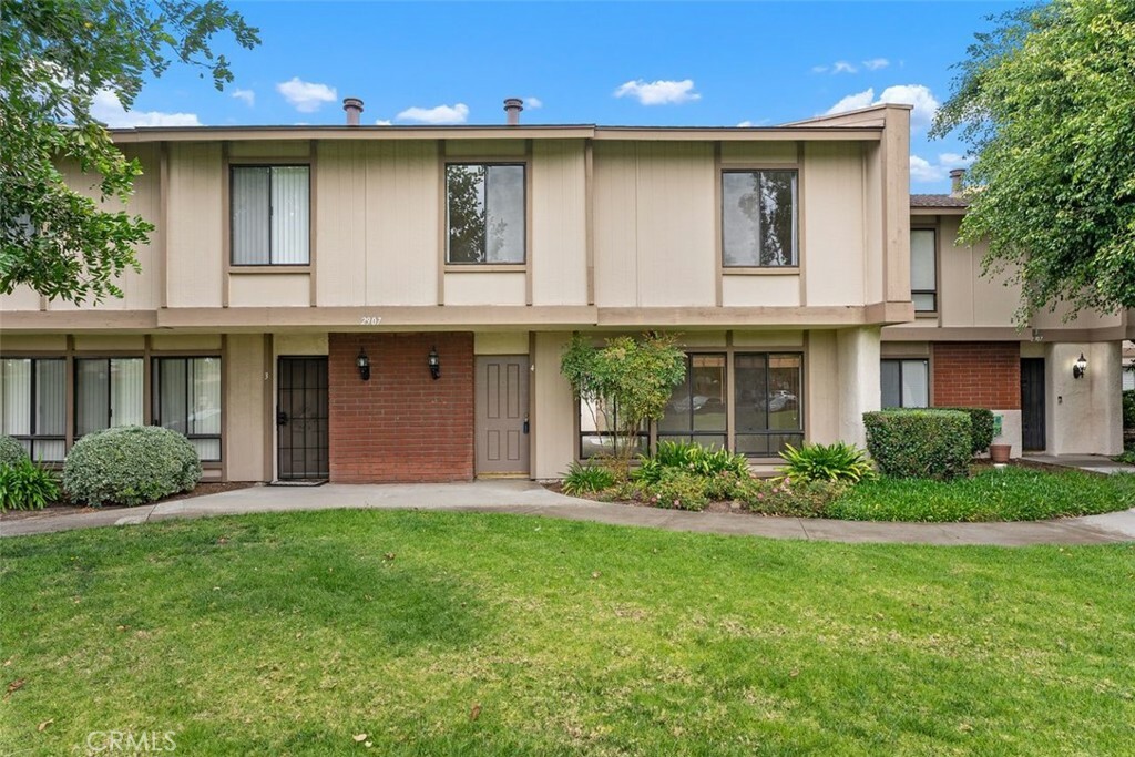 Property Photo:  2907 N Cottonwood Street 4  CA 92865 