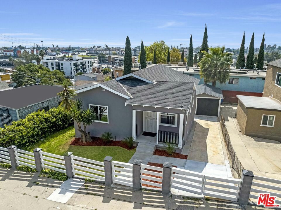 Property Photo: 2106 Charlotte Street CA 90033