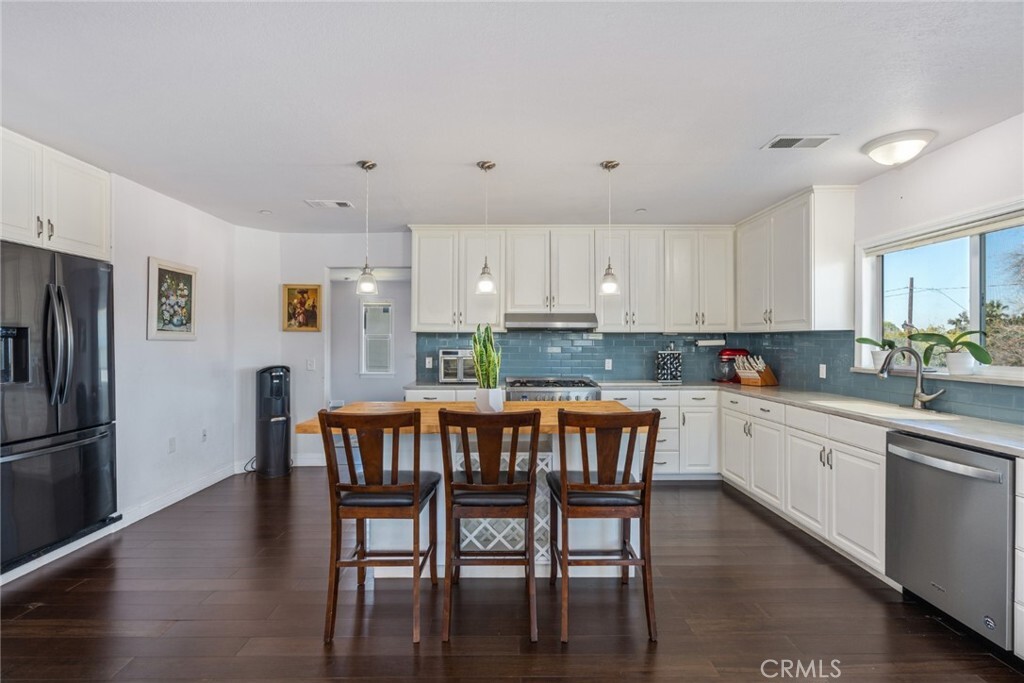 Property Photo:  259 E Crescent Avenue  CA 92373 