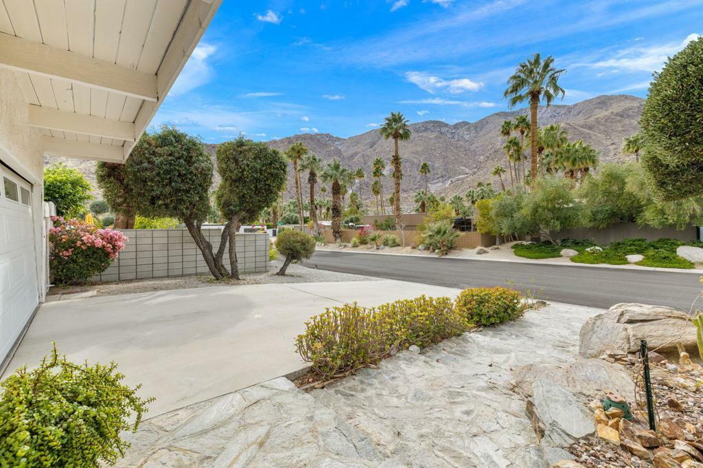 Property Photo: 968 N Fairview Circle CA 92262