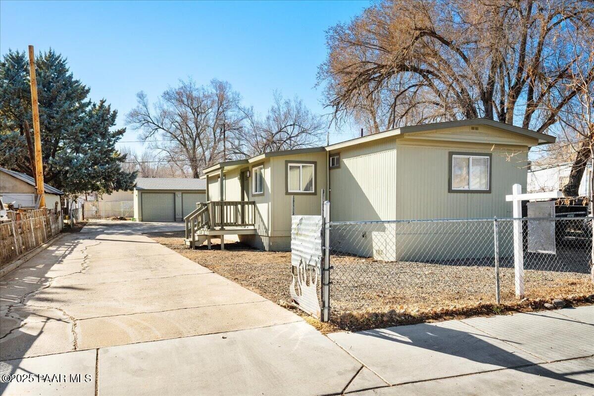 Property Photo:  818 Lincoln Avenue  AZ 86301 