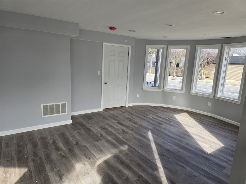 Property Photo:  466 Park Ave  MA 01610 