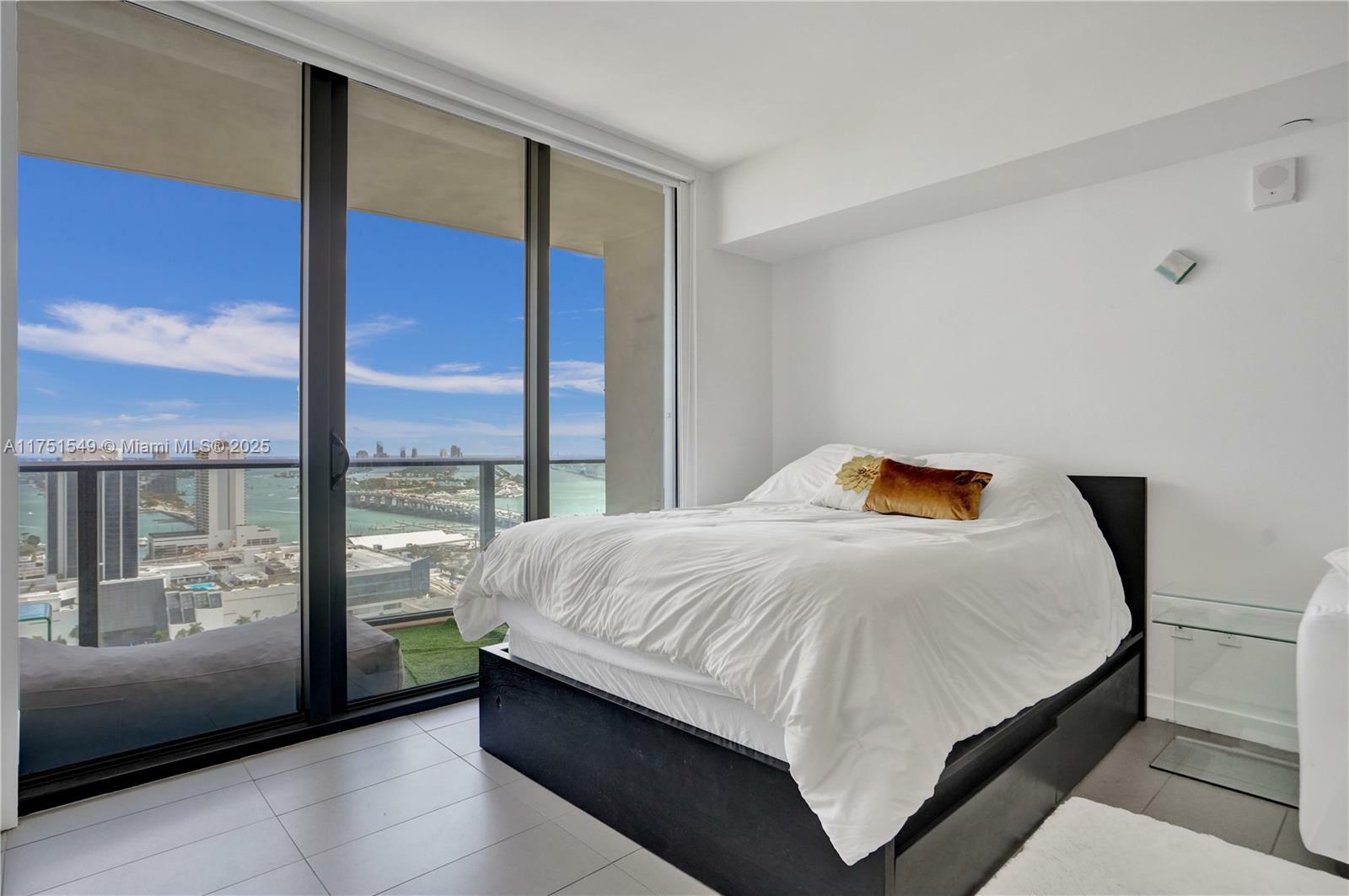 Property Photo:  1600 NE 1st Ave 2802  FL 33132 