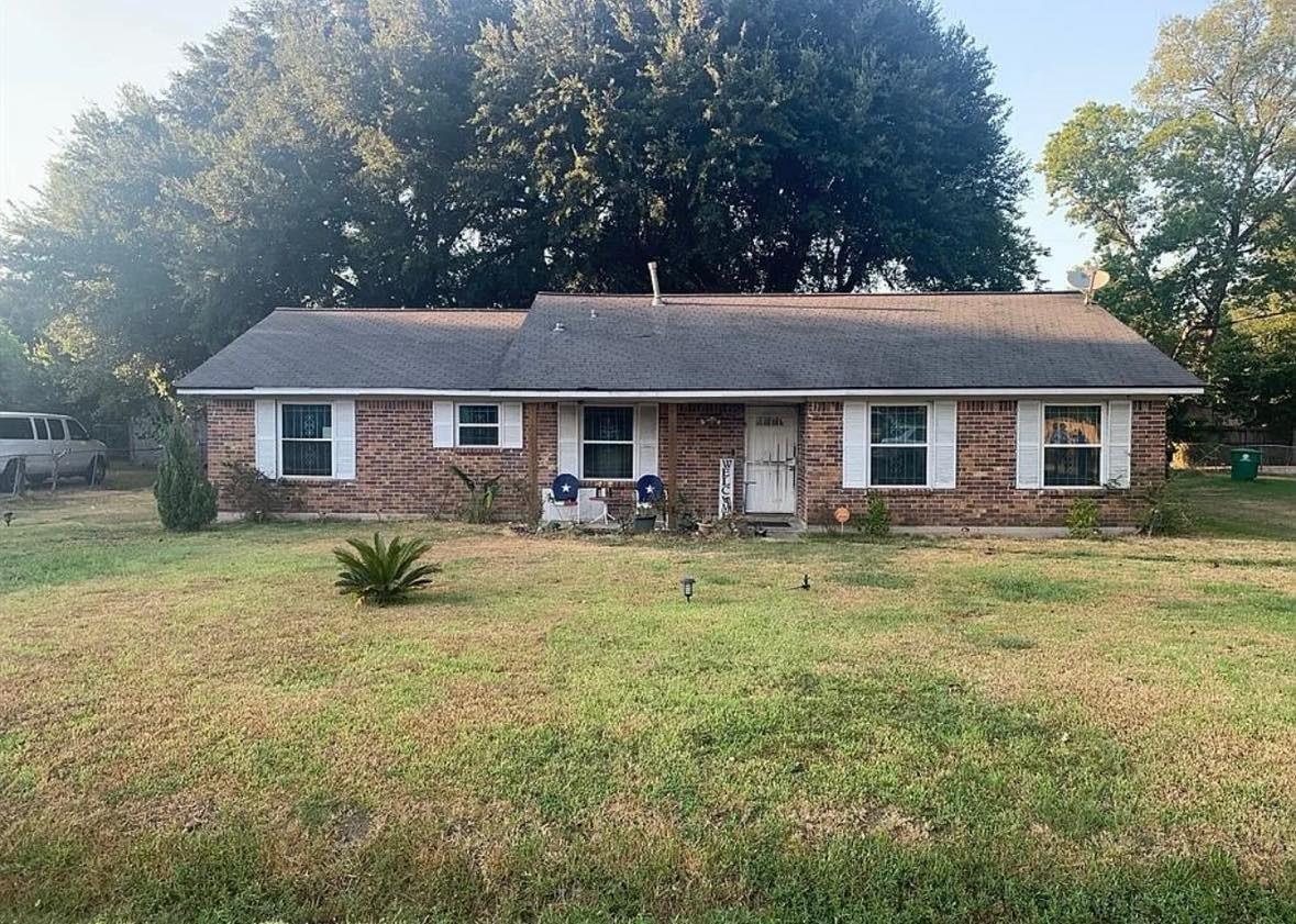 Property Photo: 3110 Druid Street TX 77091