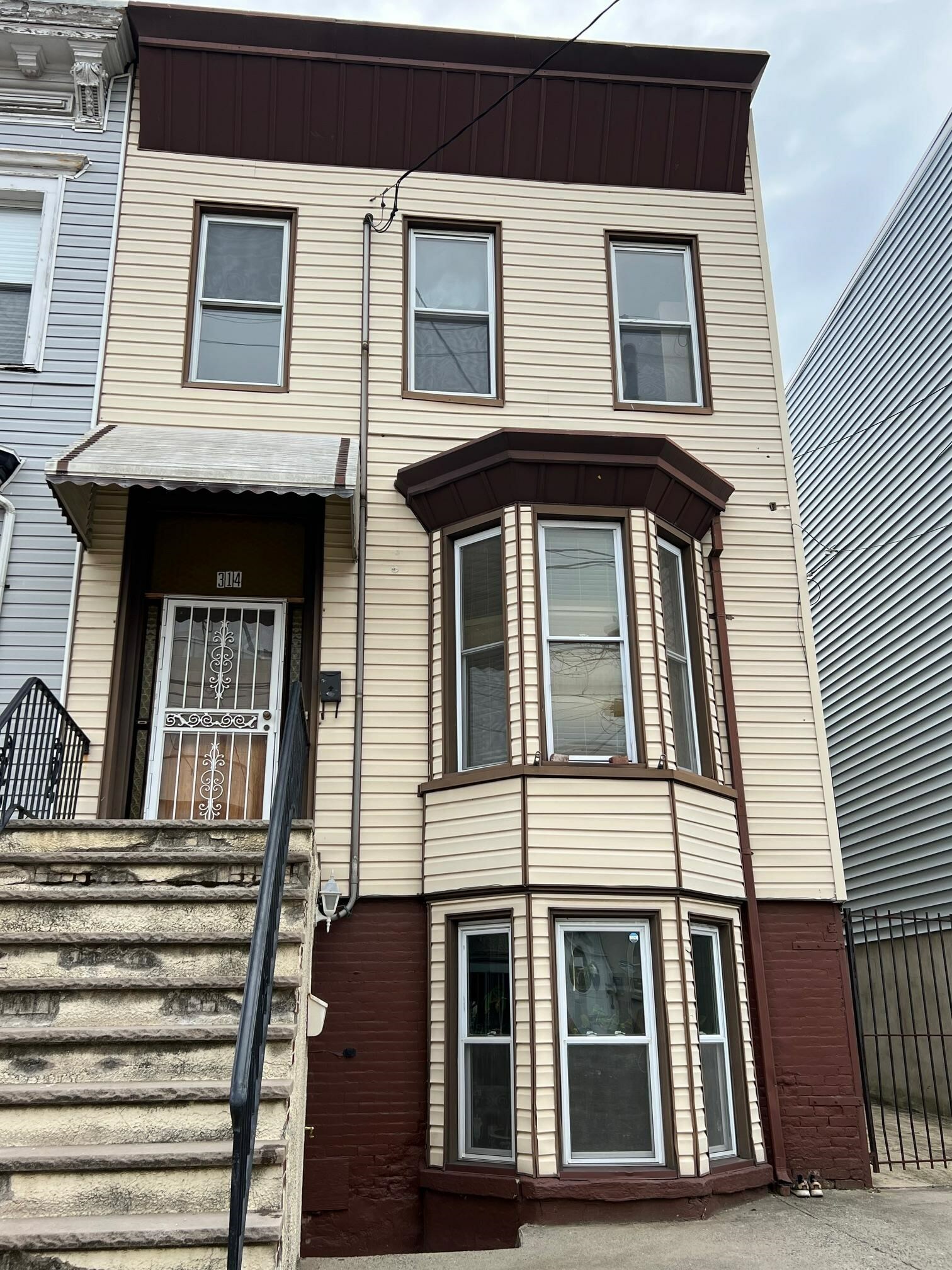 Property Photo:  314 New York Ave 2  NJ 07307 