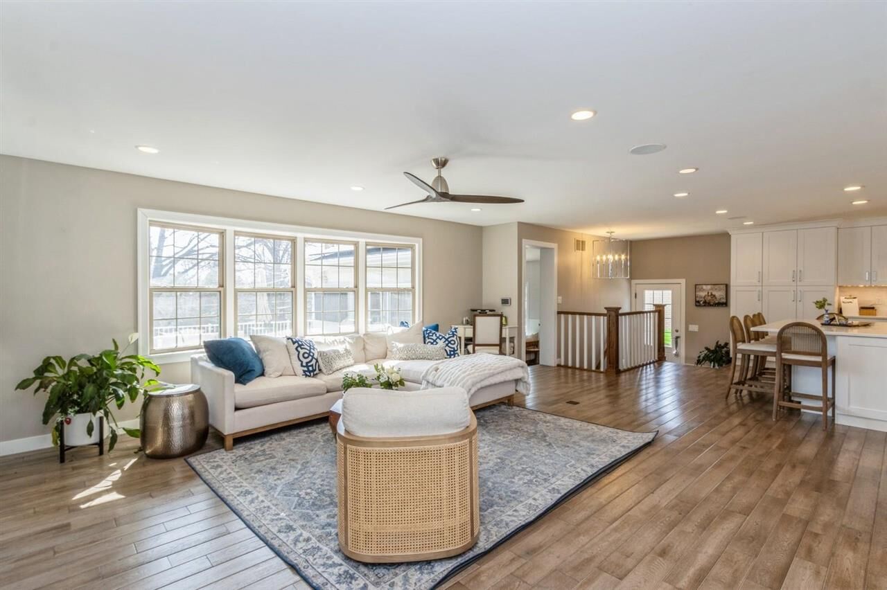 Property Photo:  1917 Rochester Ct  IA 52245 