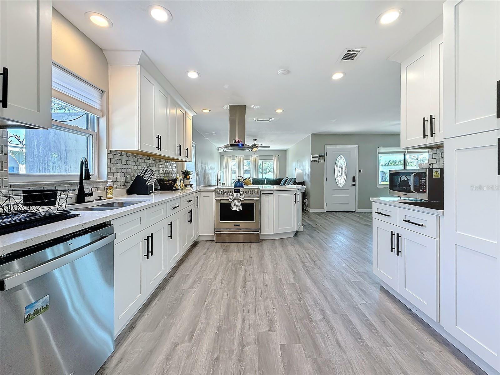 Property Photo: 1859 Oklahoma Avenue NE FL 33703