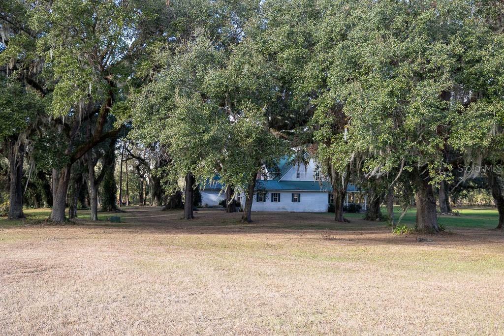 Property Photo: 993 Cr 722 FL 33597