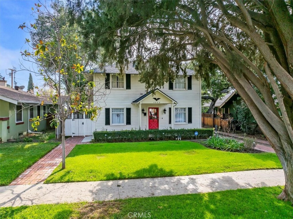 Property Photo: 3868 Linwood Place CA 92506