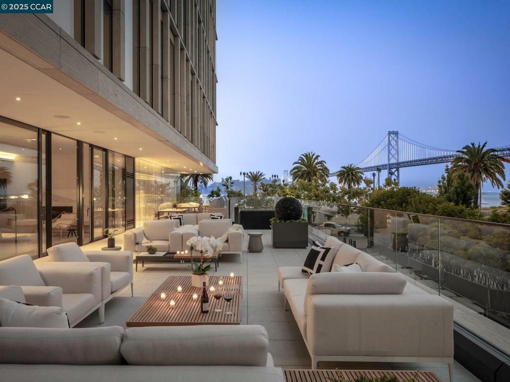 Property Photo:  1 Steuart Ln 1103  CA 94105 