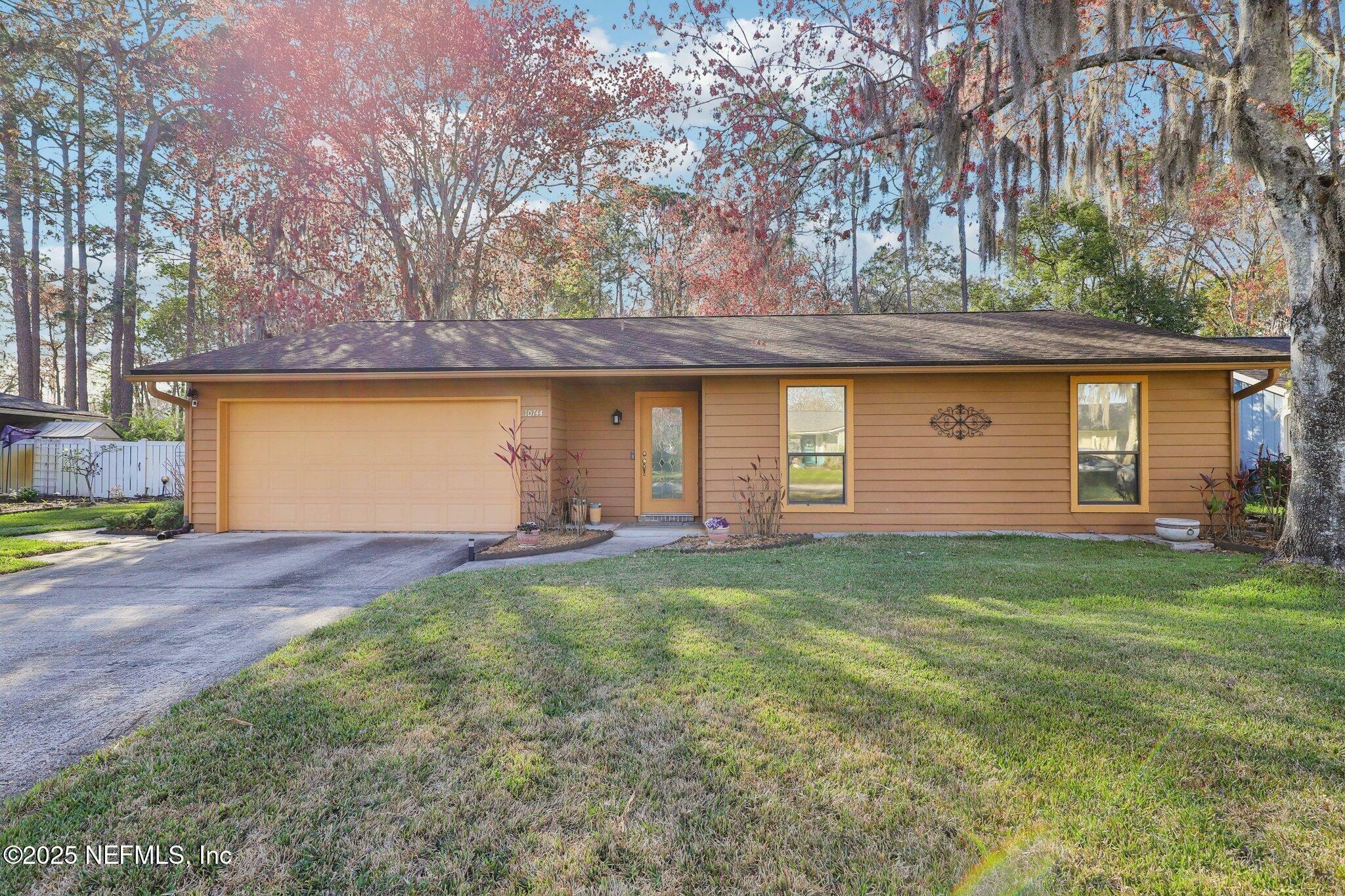 Property Photo:  10744 Hearthstone Drive  FL 32257 