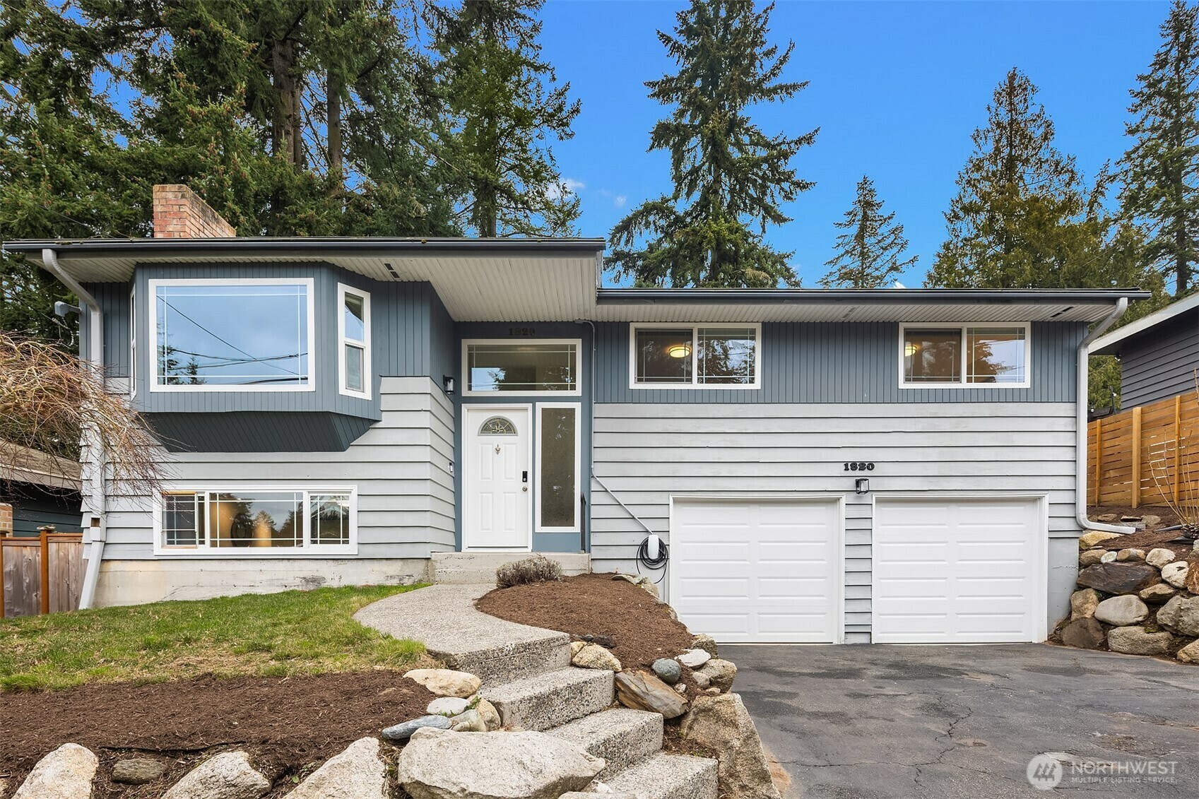 Property Photo:  1820 N 165th Street  WA 98133 