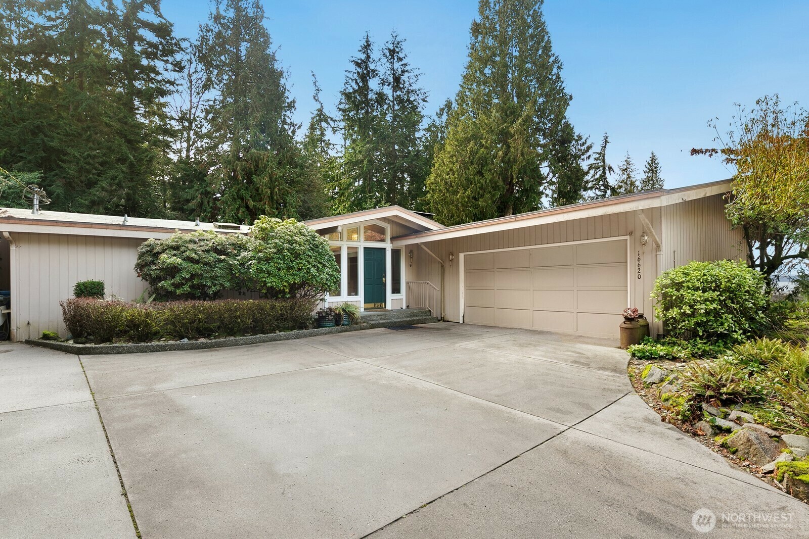 Property Photo:  16620  72nd Avenue W  WA 98026 
