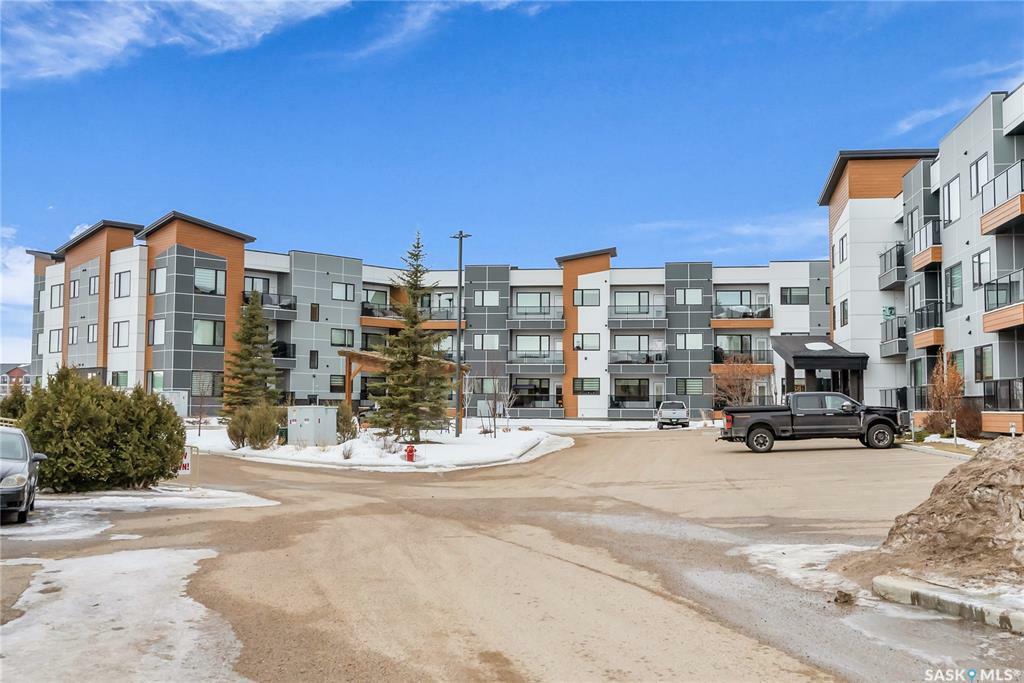 Property Photo:  105 Willis Crescent 109  SK S7T 0Z3 