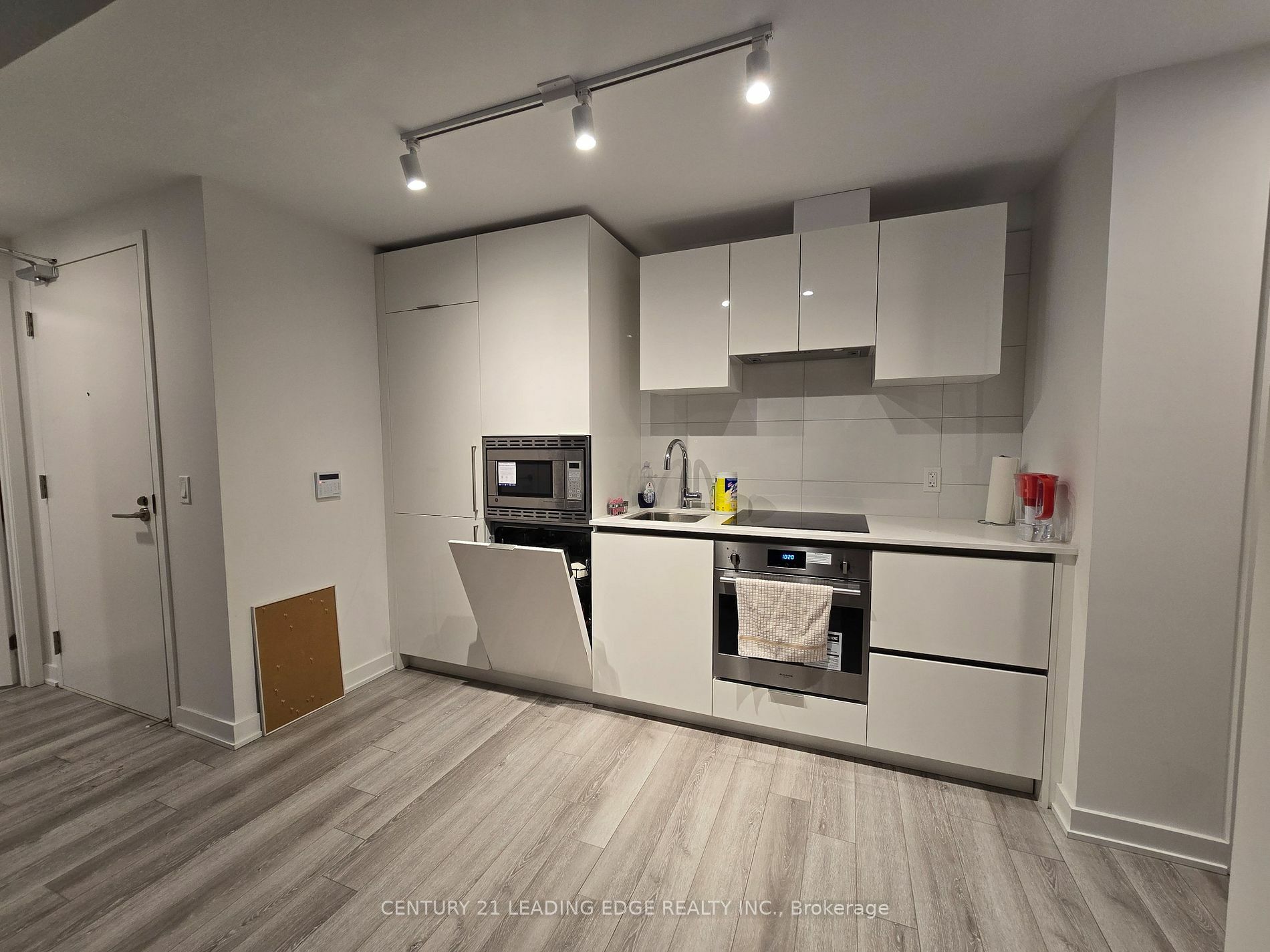 Property Photo:  121 St Patrick St  ON M5T 0B8 