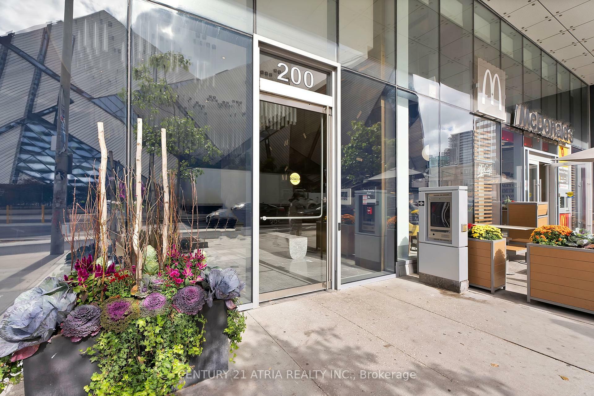 Property Photo: 200 Bloor St W 3002 ON M5S 1T8