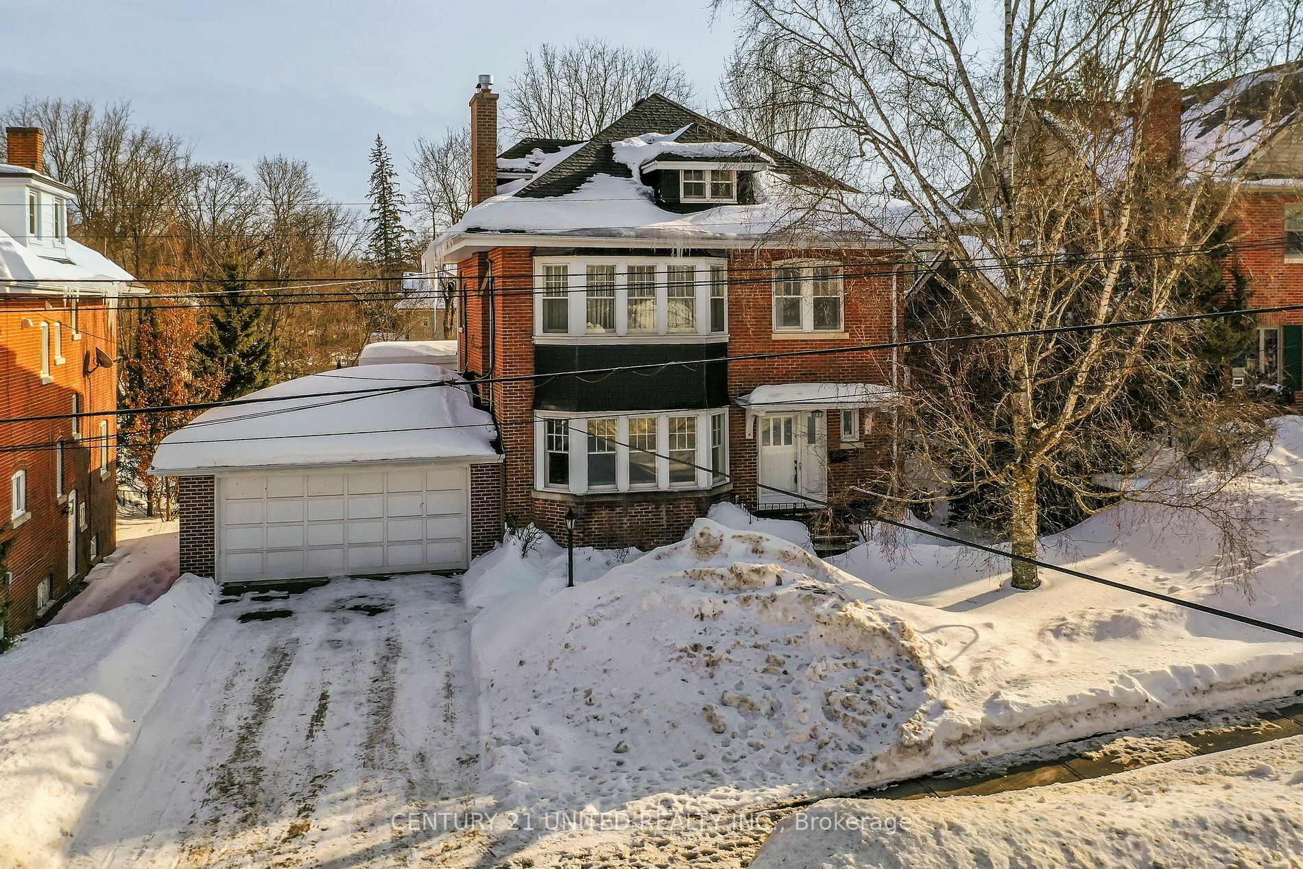 Photo de la propriété:  593 Weller Street  ON K9H 2N9 