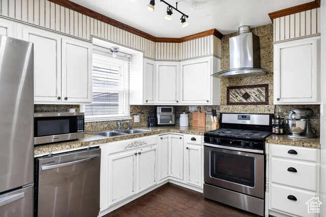 Property Photo: 423 N 200 E UT 84337