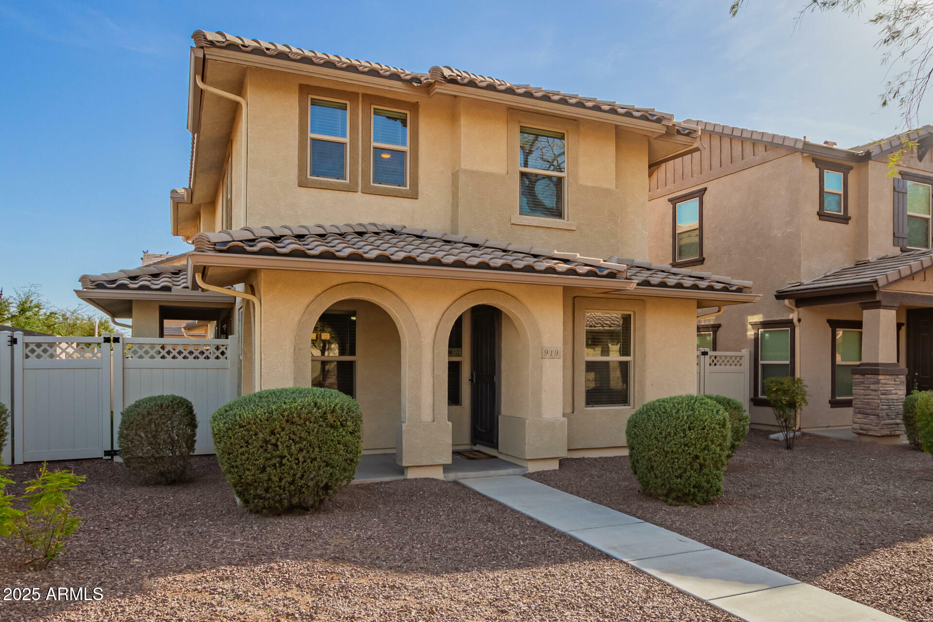 Property Photo:  919 S Pheasant Drive  AZ 85296 