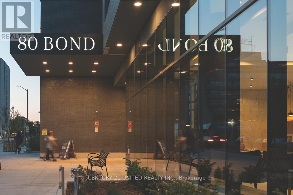 Property Photo:  80 Bond Street East 821  ON L1G 0E6 