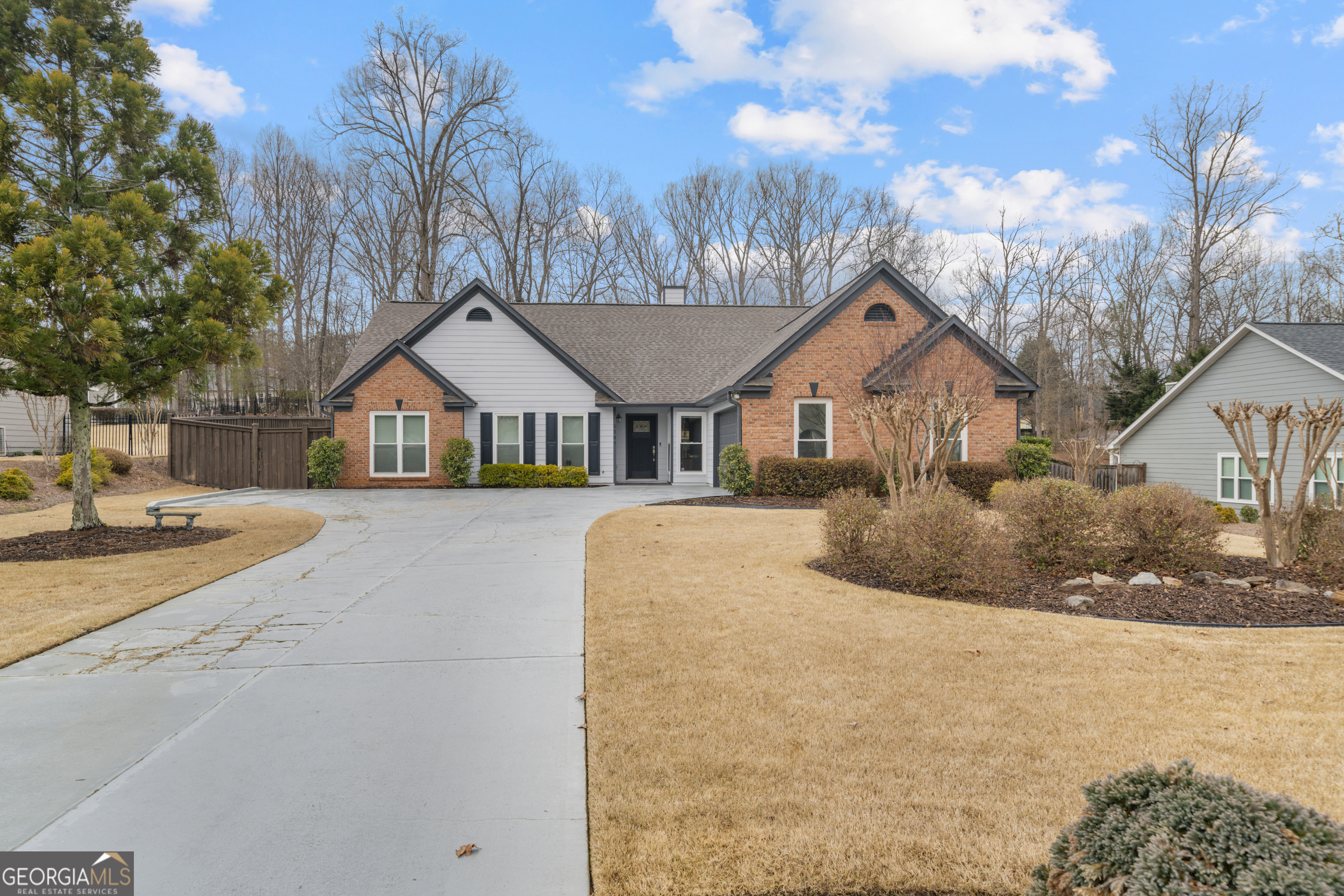 Property Photo: 5587 Newberry Point Drive GA 30542