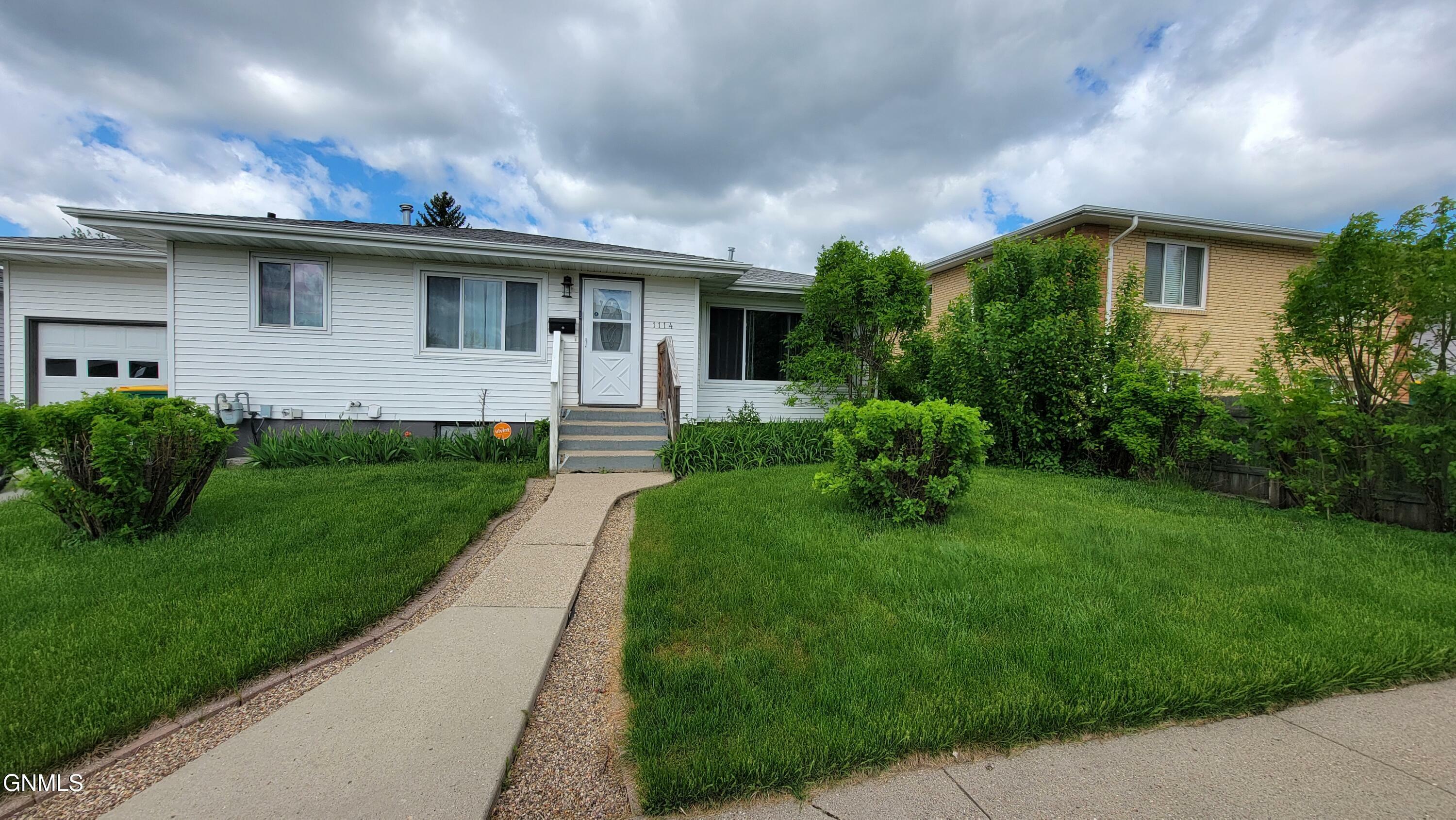 Property Photo: 1114 N 18th Street ND 58501
