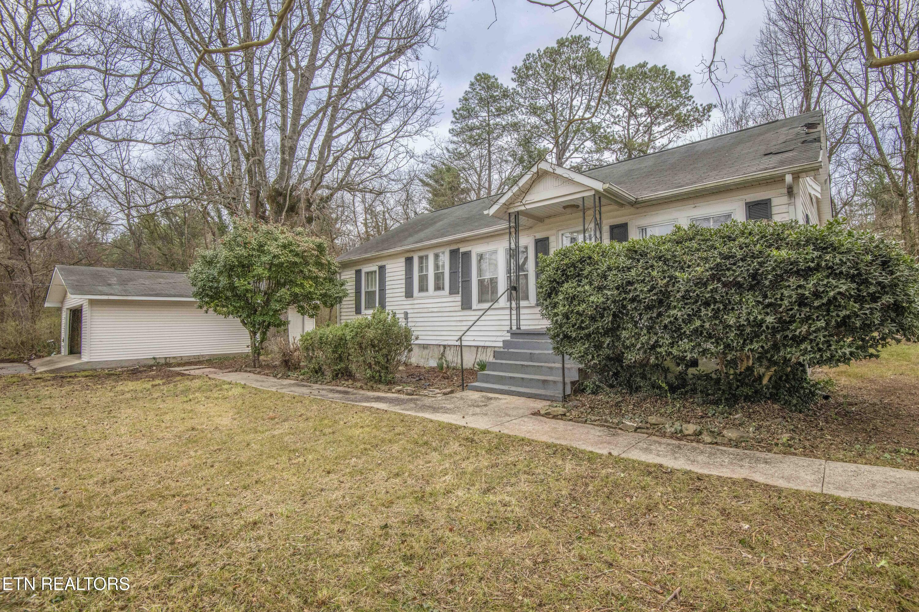 Property Photo:  942 Old N Kentucky St  TN 37763 