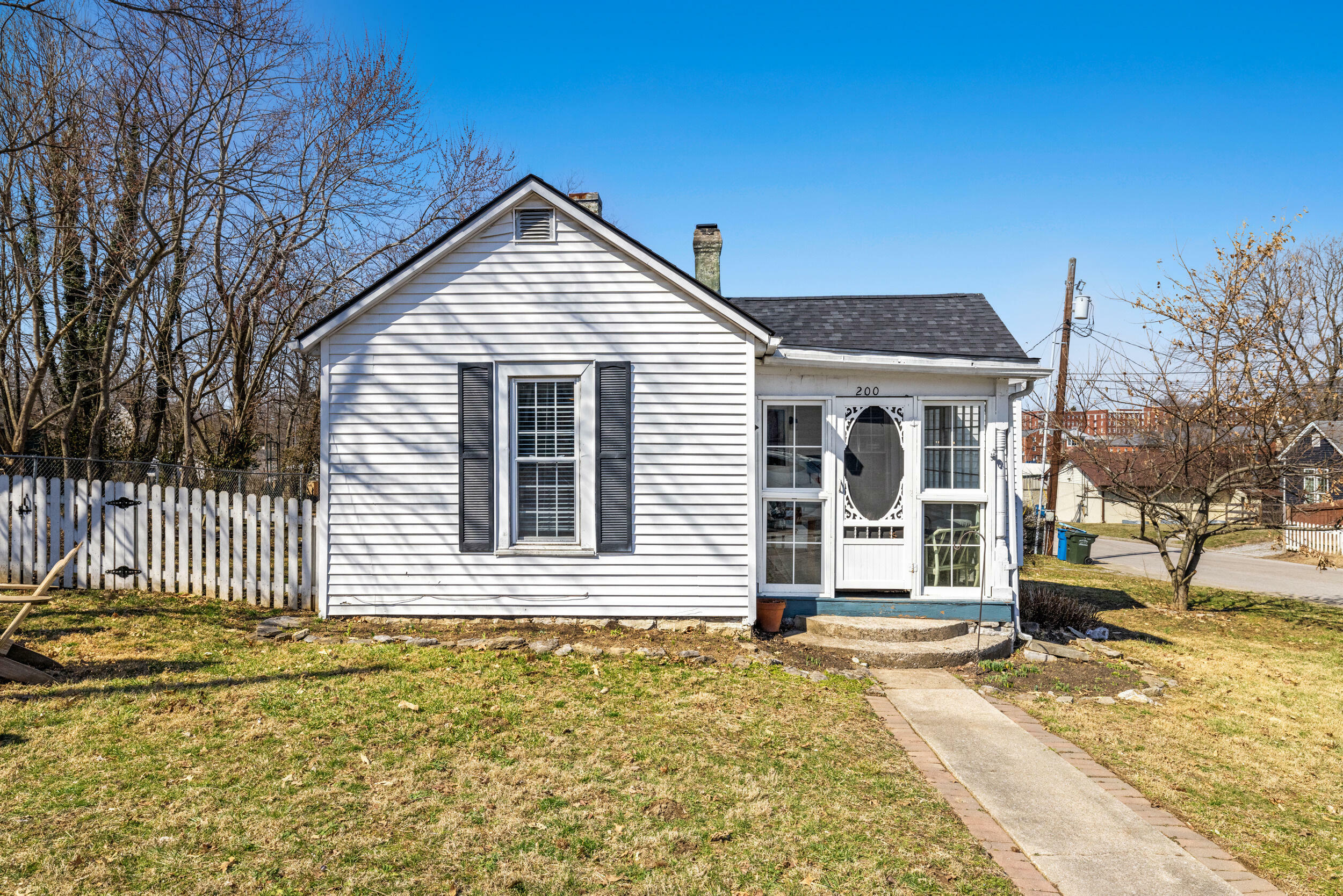 Property Photo: 200 South Walnut Street KY 40390