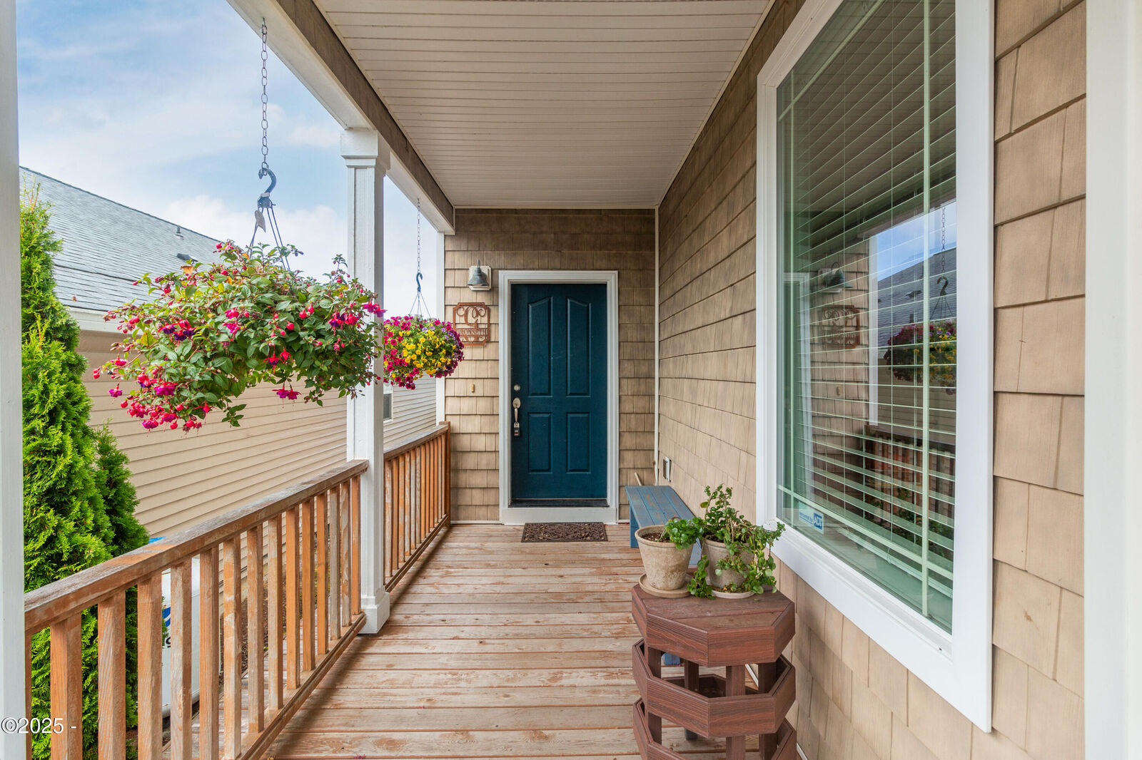 Property Photo:  1640 Sundown Drive  OR 97141 
