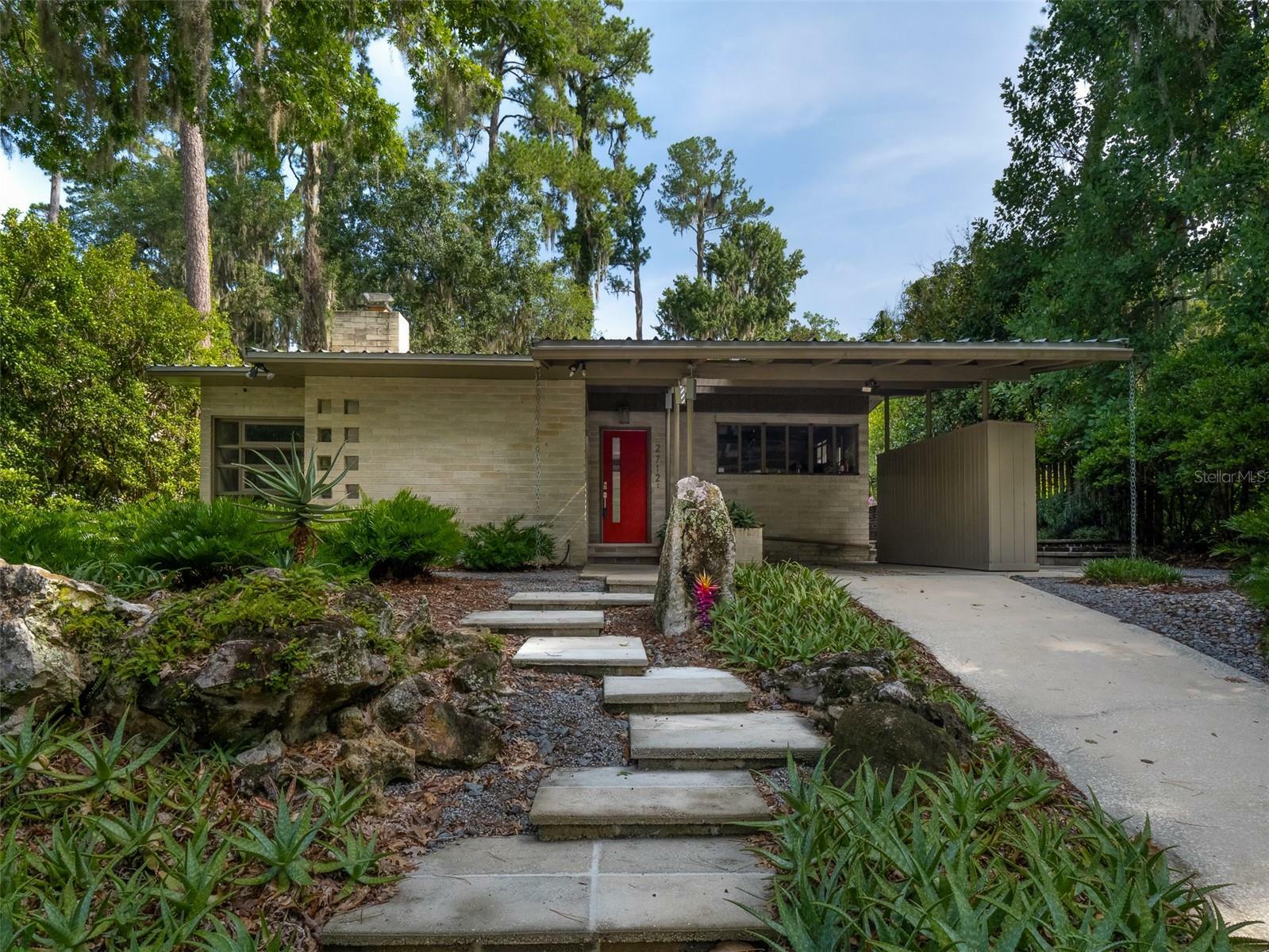 Property Photo: 2712 SW 5th Place FL 32607
