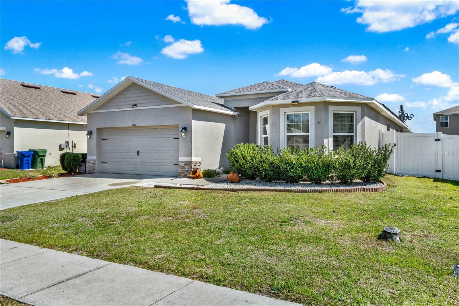 Property Photo: 3086 Brenton Manor Loop FL 33881