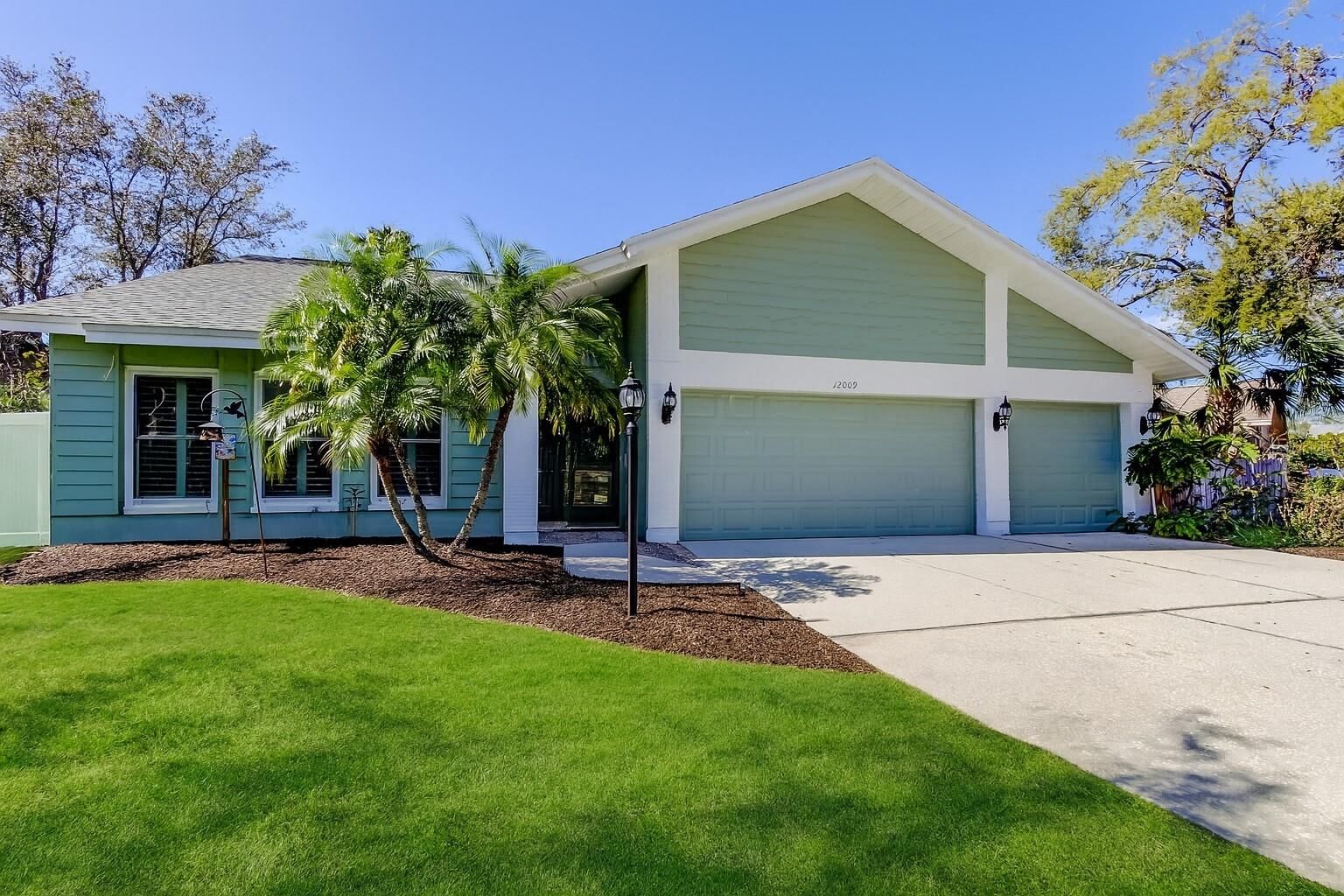 Property Photo: 12009 Steppingstone Boulevard FL 33635